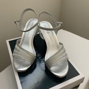 Karen Scott Darlaa Silver Sandals